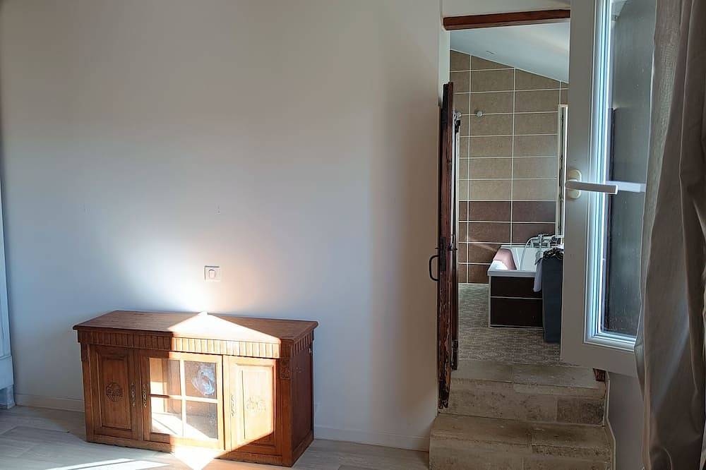 Entire apartment, Maison Vigneronne Avec Terrasse 50m2 Tout Confort in Lansargues, Côte d'Améthyste