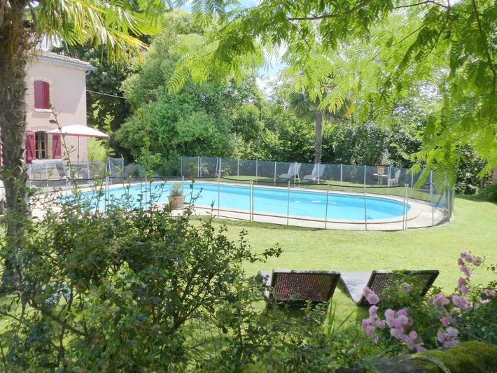 Cottage pour 3 personnes, avec piscine ainsi que bassin pour enfant et jardin à Réalville