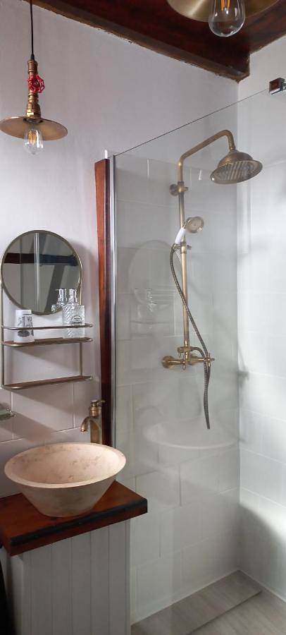 Location de vacances pour 2 personnes, avec jardin et vue dans La Genete - 2