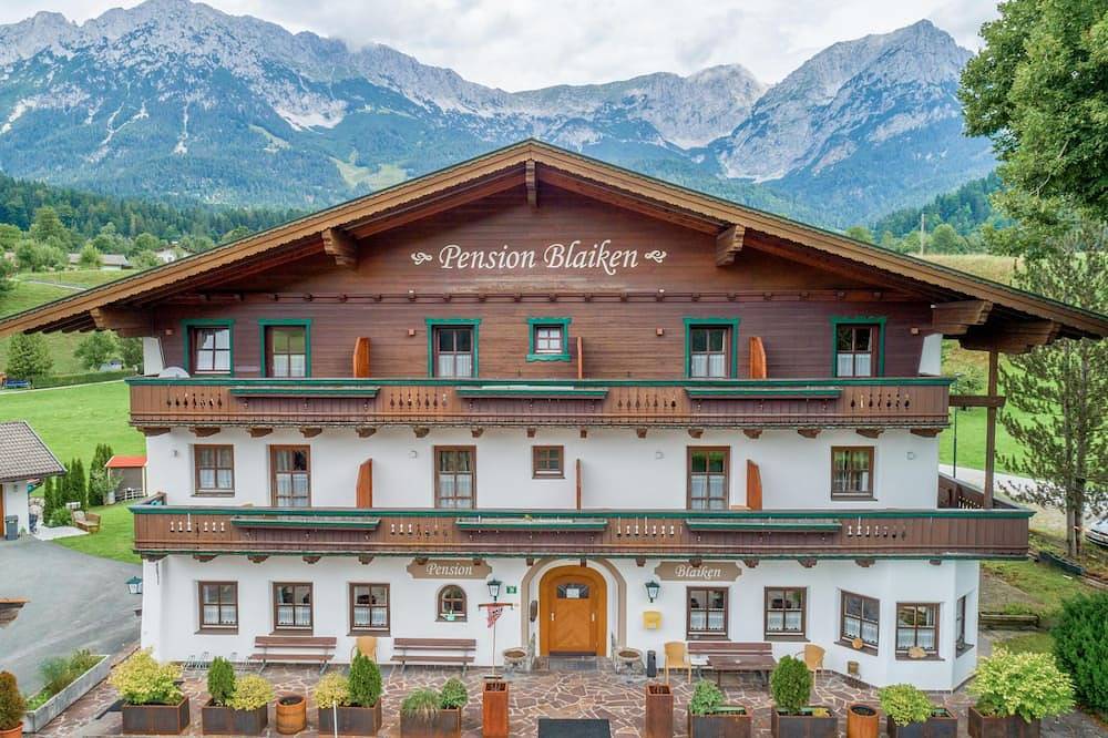Urige Tiroler Pension, nur 300m zum Skilift in Scheffau am Wilden Kaiser, Kaisergebirge