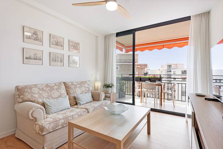 Apartamento inteiro, Apartamento 'Bellavista Apartamento Marmen' com vista mar, exterior, Wi-Fi e ar condicionado in Playa de la Caleta, Malaga
