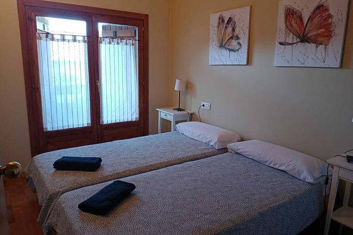 Gemütliches Ferienhaus für 8 Personen mit Patio und Garage in Villanúa in Villanúa, Aragonesische Pyrenäen