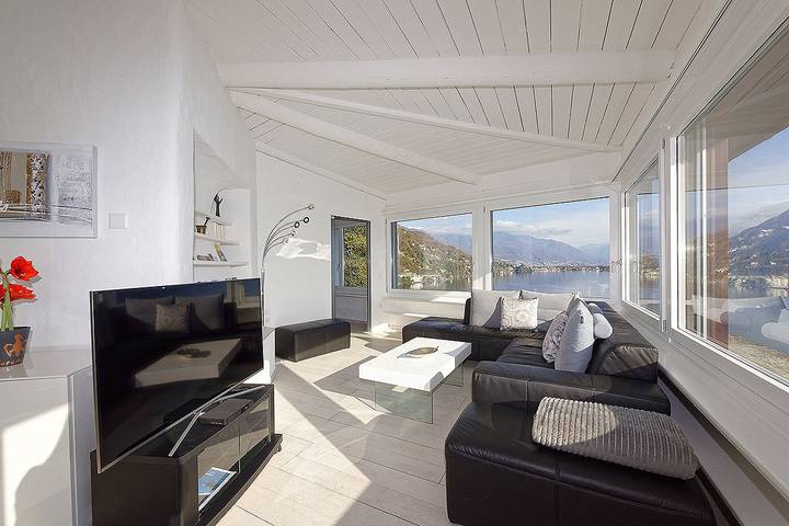 Ferienhaus für 6 Personen, mit Terrasse und Pool sowie Seeblick in der Schweiz - 4