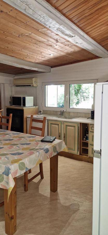 Gîte pour 4 personnes, avec terrasse à Méounes-lès-Montrieux