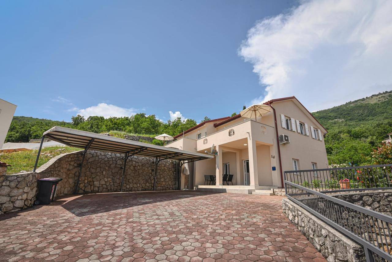 Ganze Wohnung, Brseč Villa Anda s apartmanima i bazenom in Martina (Kvarner Bucht), Moscenicka Draga