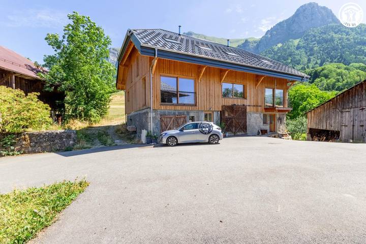Gîte pour 8 personnes, avec balcon dans Doucy-en-Bauges