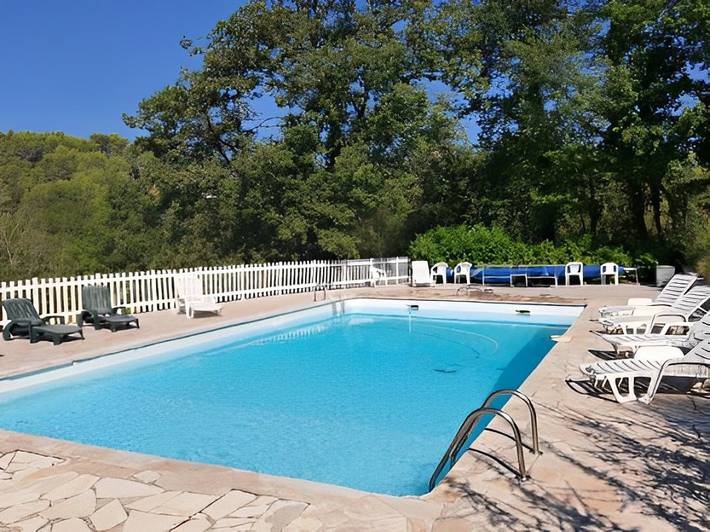 Gîte pour 2 personnes, avec jardin ainsi que piscine et terrasse à Montferrat