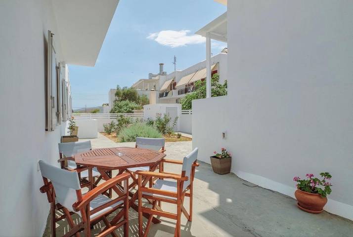 Gîte pour 3 personnes, avec vue ainsi que terrasse et jardin dans Antiparos Ville - 2