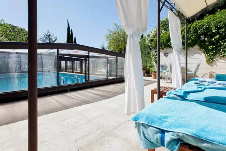 Villa pour 8 personnes, avec piscine et terrasse