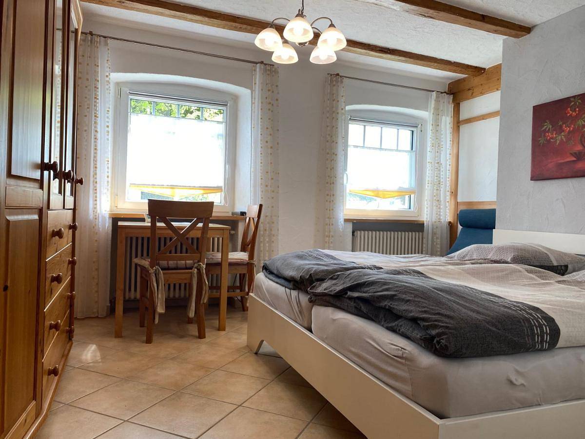 Ganze Ferienwohnung, Ferienzimmer Oelhaf Zimmer in Grau Self Check-In mit Key Tresore in Wilhelmsdorf, Region Bodensee-Oberschwaben
