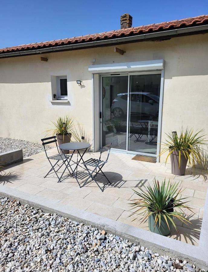 Gîte pour 2 personnes, avec terrasse et jardin à Vertheuil - 3