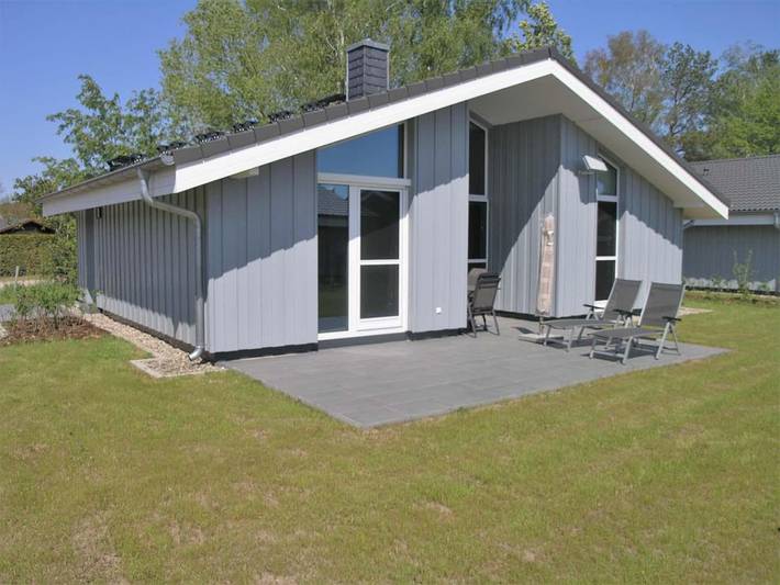 Ferienpark für 4 Personen, mit Whirlpool und Terrasse sowie Garten und Pool in Mirow
