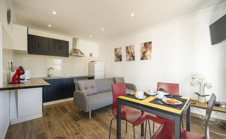 Ganze Wohnung, Ferienwohnung für 2 Personen mit Whirlpool in Bensafrim, Bensafrim e Barão de São João