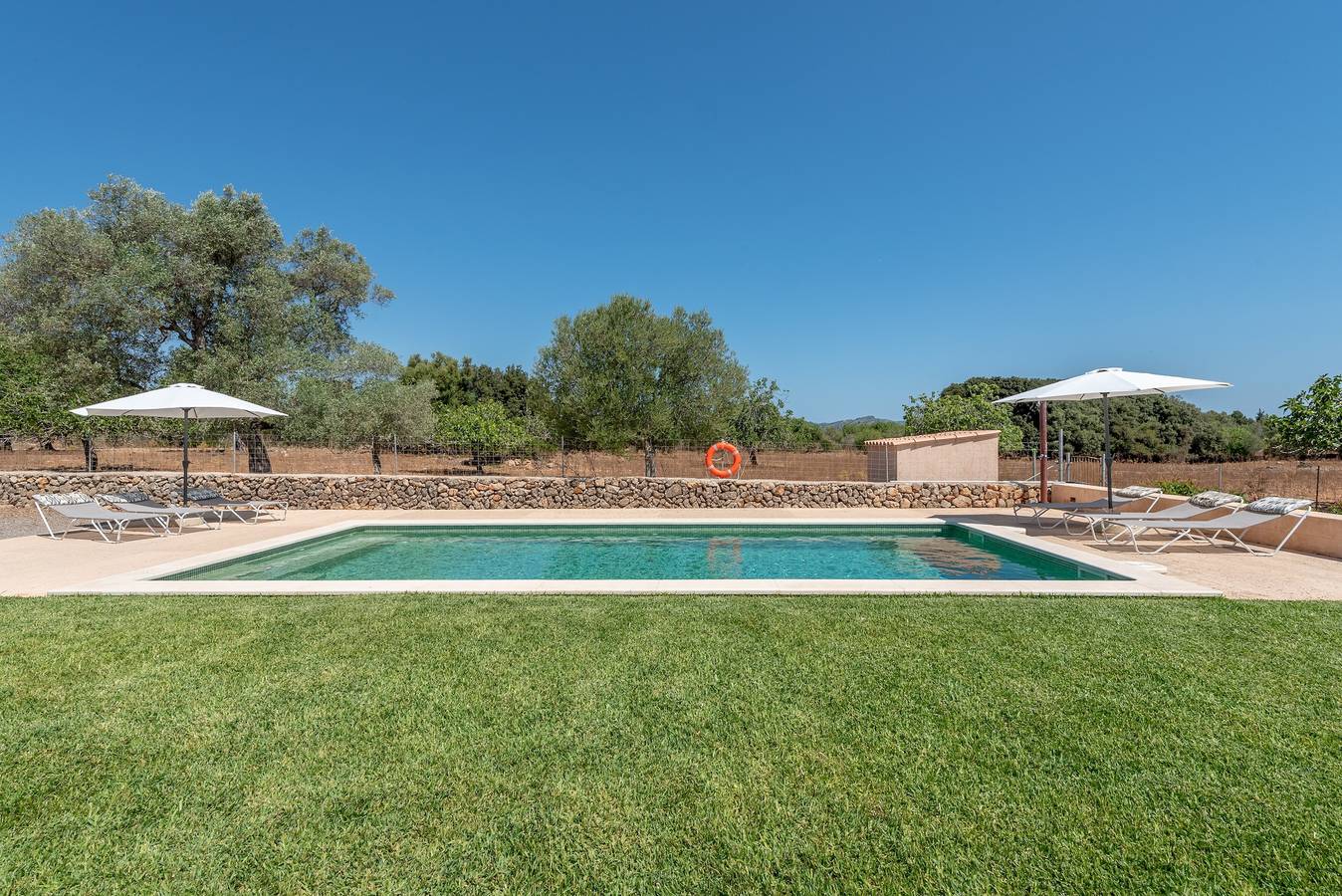 Landhaus 'Laurel' mit Bergblick, privatem Pool und Wlan in Son Servera, Mallorca Osten