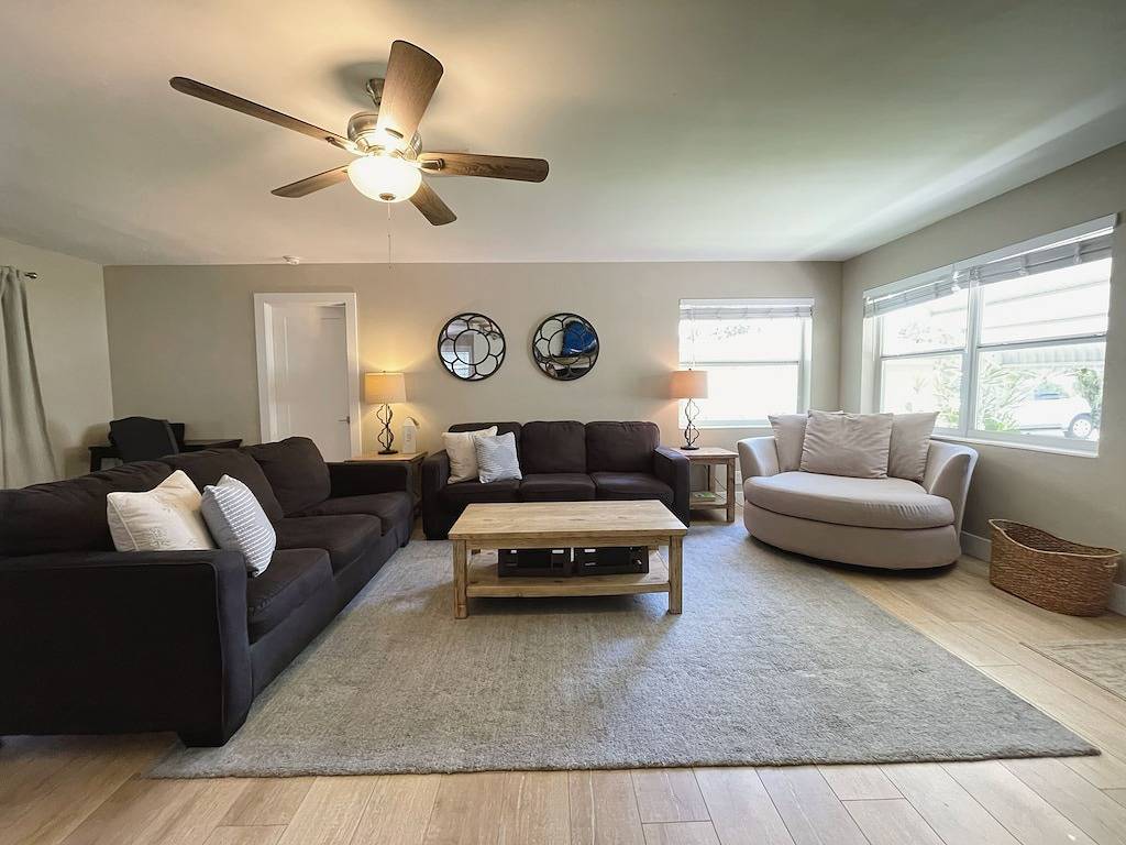 Recently Updated 2/2 Home with Hot Tub, 1 Mile to Beach in Lantana, Palm Beach County