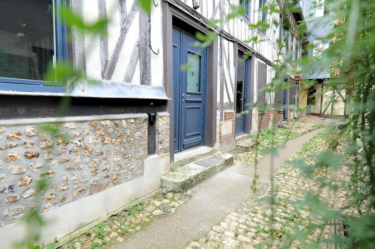 Appartement entier, Four-Bedroom Apartment in Pont-Audemer, Région de Bernay