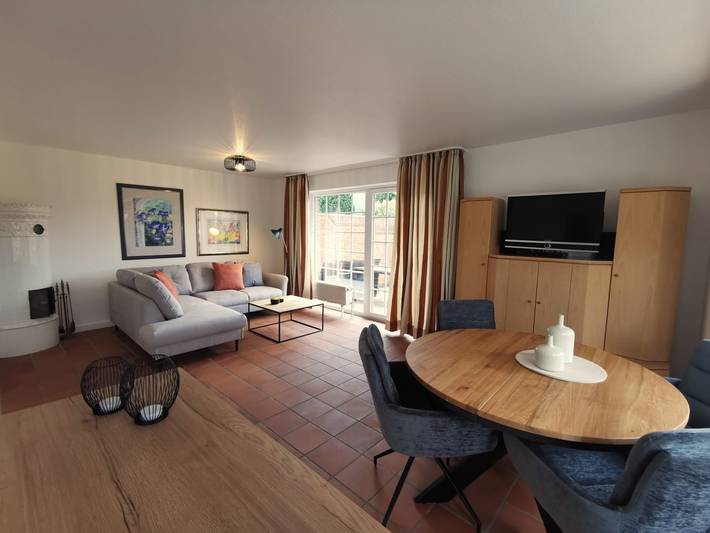 Ganze Wohnung, Ferienwohnung im Erdgeschoss mit eigenen Terrassenzugang im Herzen von Morsum in Sylt-Ost, Sylt (Gemeinde)