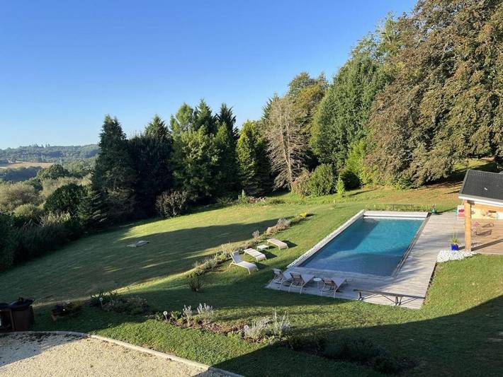 Gîte pour 6 personnes, avec piscine et jardin dans Le Palais-sur-Vienne