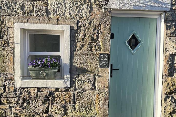 Cottage for 4 people, with garden and hot tub in Scotland