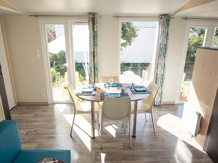 Camping île Blanche - Ile de Ré - Mobilheim 4 personen - Cottage Grand Confort Glenans 31m² - 2 Zimmer / Terrasse am Boden in La Flotte, Ile de Re