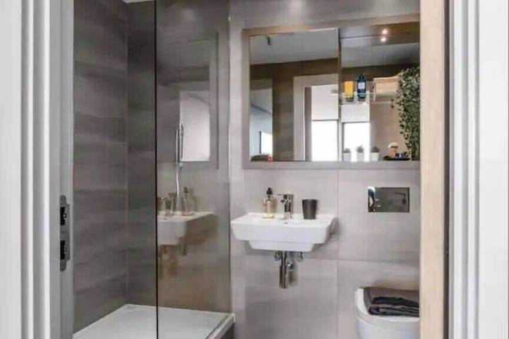 Entire apartment, Your Perfect Stay l The Mercian Bldg., 218 Broad Street, Birmingham B15 1Ay in Birmingham, Birmingham Area