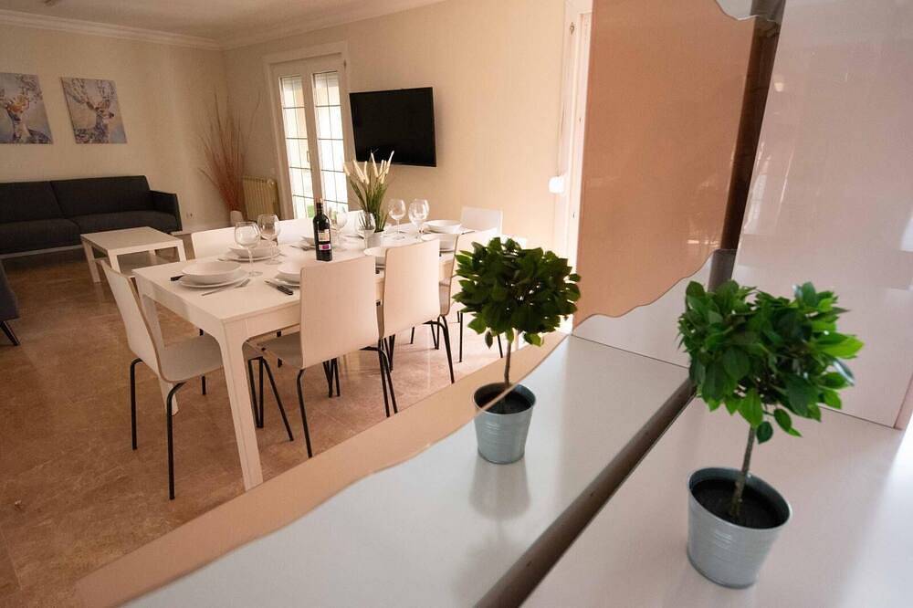 Apartamento entero, Espacios Blanco Plaza Mayor 3: 150m2 y 3 hab.!. in Valladolid, Provincia de Valladolid