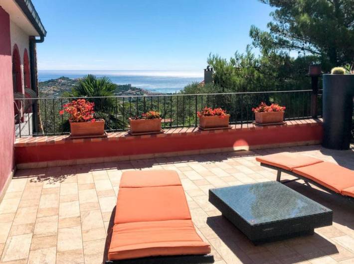 Villa per 6 persone, con Balcone e Idromassaggio nonché Terrazza e Giardino a Imperia