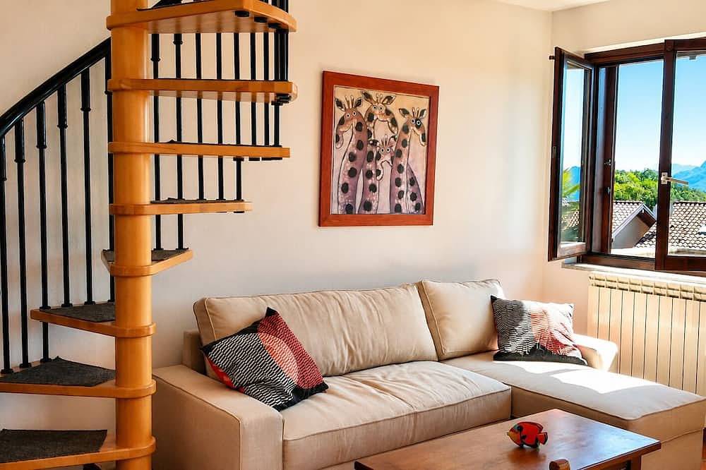 Appartamento intero, Appartamento di 3 locali con vista lago da sogno in un residence con piscina e area per prendere il sole in Agra, Lago Maggiore (Lombardia)