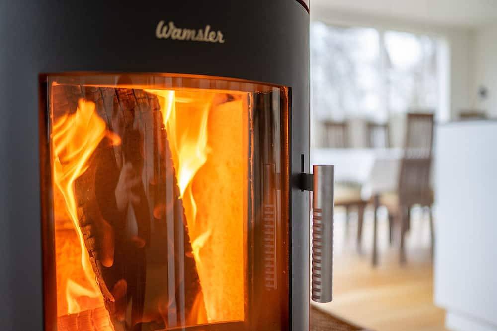 Backen mit Seeblick, Sauna + Kamin + Boot + 2500qm Garten in Chossewitz, Friedland