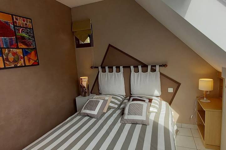 Location de vacances pour 4 personnes, avec jacuzzi ainsi que terrasse et jardin à Camoël - 3