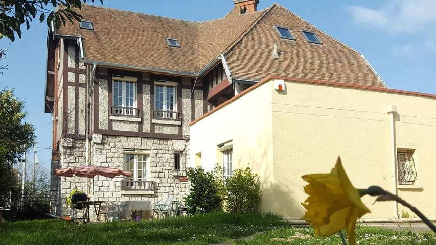 Gîte pour 6 personnes, avec Balcon ainsi que Terrasse et Jardin à La Rochette (Seine-et-Marne)