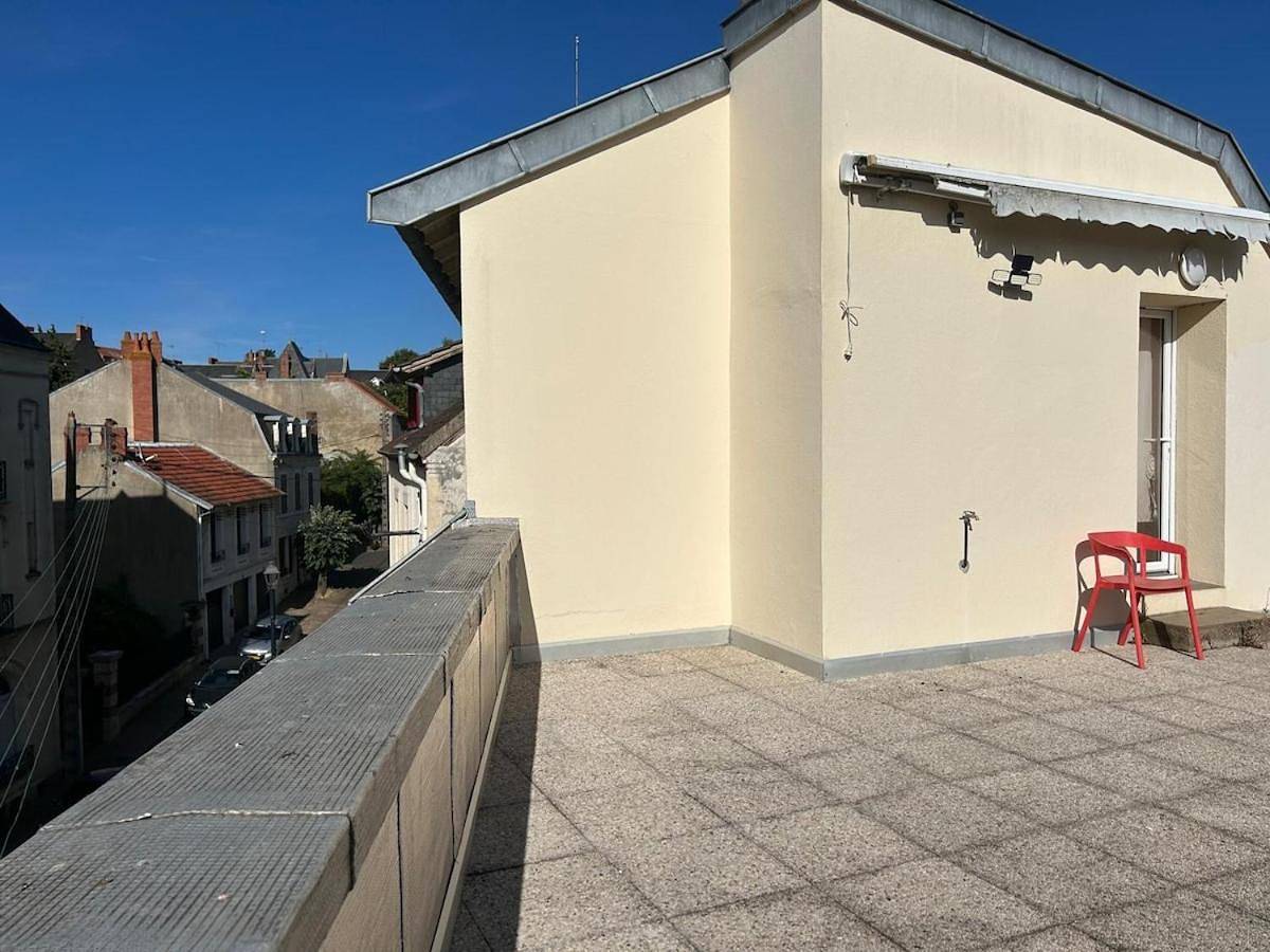 Bristol Manor N20 terrasse cuisine et chambre in Néris-les-Bains, Région de Montluçon
