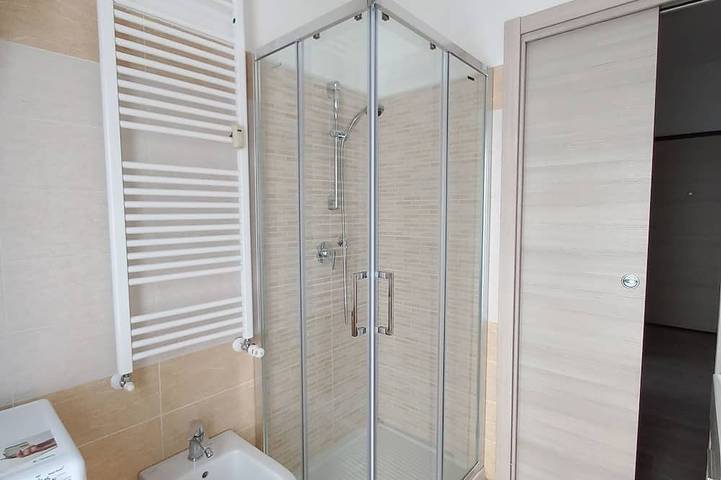 Ganze Wohnung, Miralago Apartment: Lake View & Lakefront Garden – near Lake Maggiore & Como in Oltrona al Lago, Gavirate