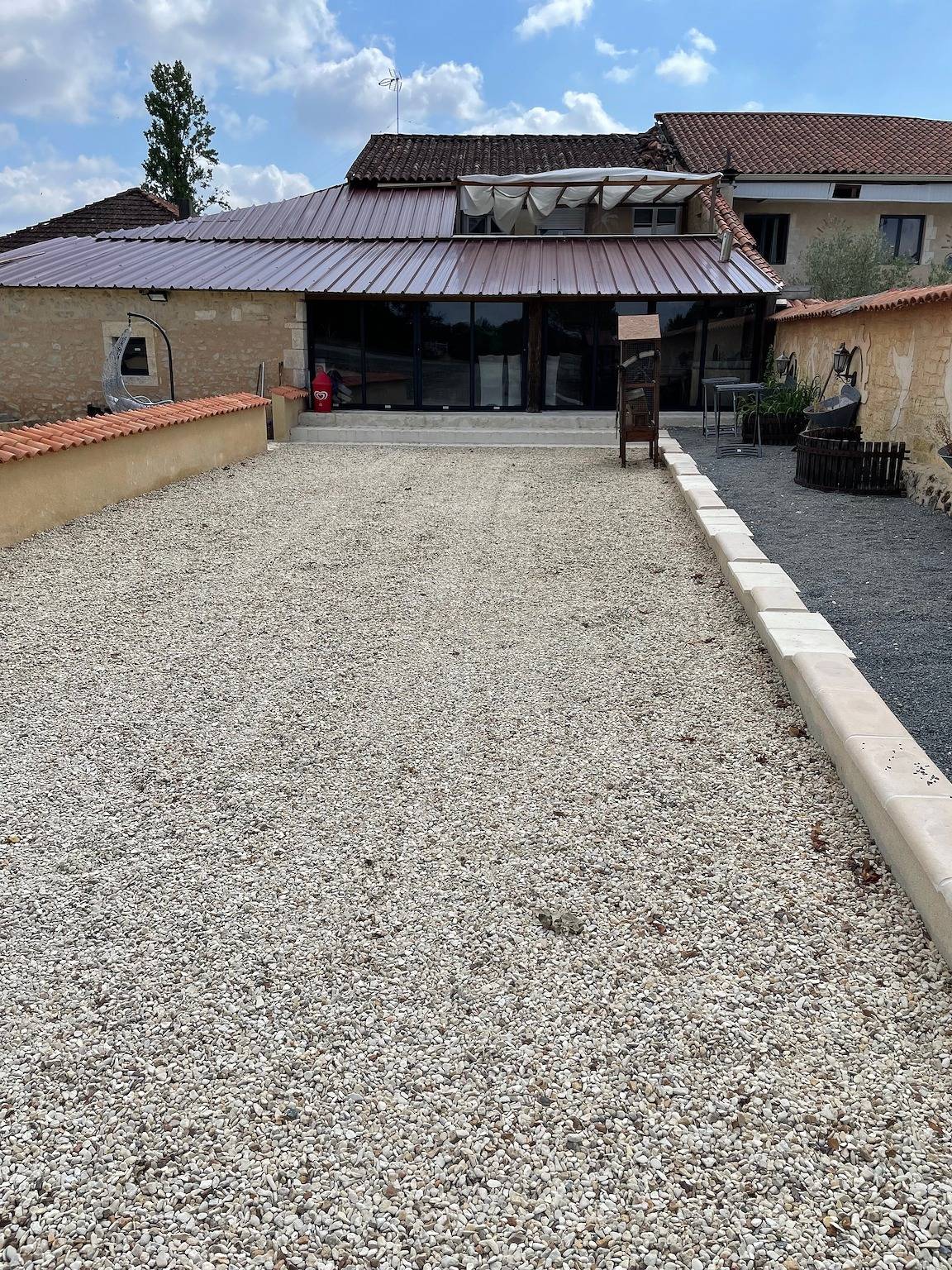 Ferienhaus 'L’alambic' mit privatem Pool, Terrasse und Wlan in Guizengeard, Charente