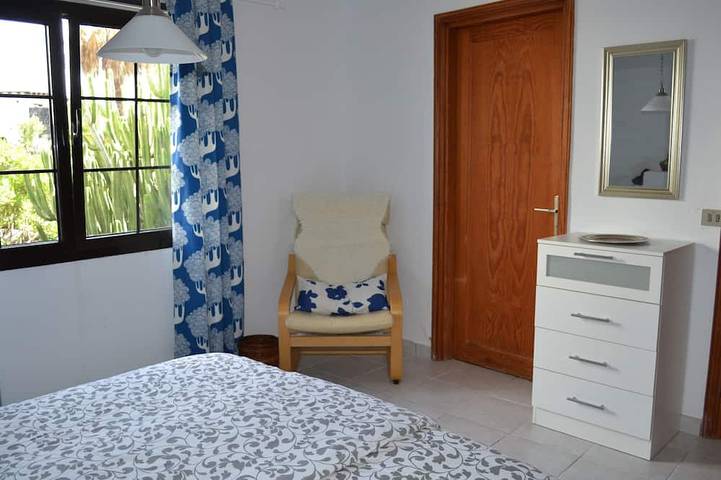 Bungalow avec piscine privée dans un jardin privé in Las Cabreras, Teguise