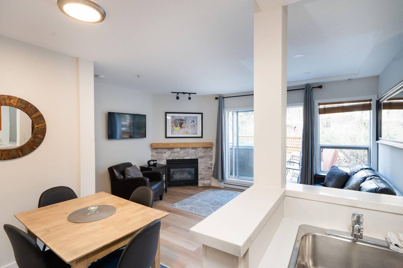 Geheel appartement, 2Br Townhome with private hot tub and pool. Gr121 in Whistler, Whistler Blackcomb