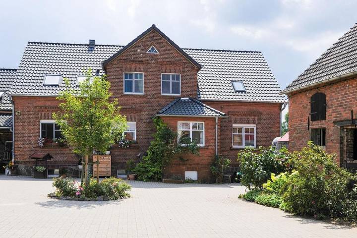 Gästehaus für 2 Personen, mit Terrasse und Garten sowie Sauna und Ausblick
