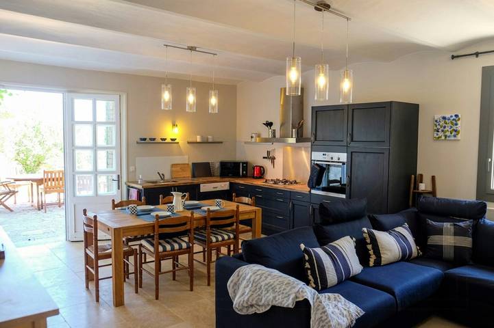 Gîte pour 5 personnes, avec terrasse et jardin, adapté aux familles à Crestet - 2