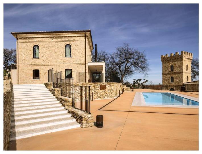 Station pour 2 personnes, avec terrasse et vue ainsi que jardin et piscine à Villamagna