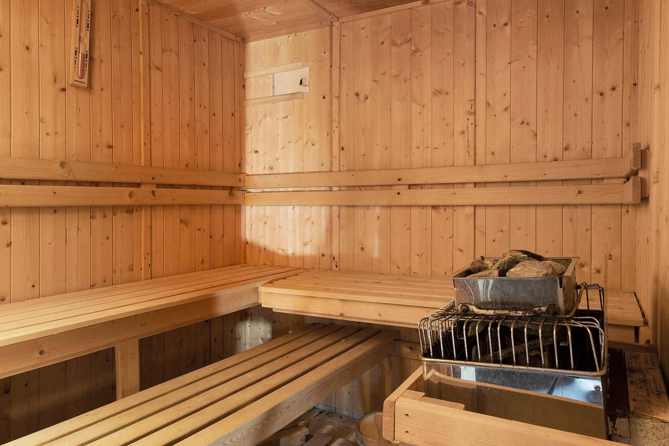 Maison de vacances « Les Trois Maisons - Gîte Jaune » avec vue montagne, piscine partagée et Wi-Fi in Osse-en-Aspe, Béarn