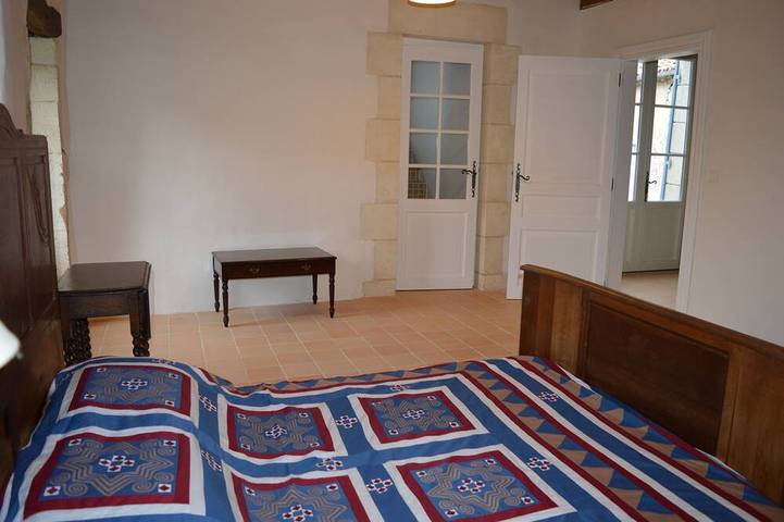 Gîte pour 12 personnes, avec piscine à Chapdeuil - 4