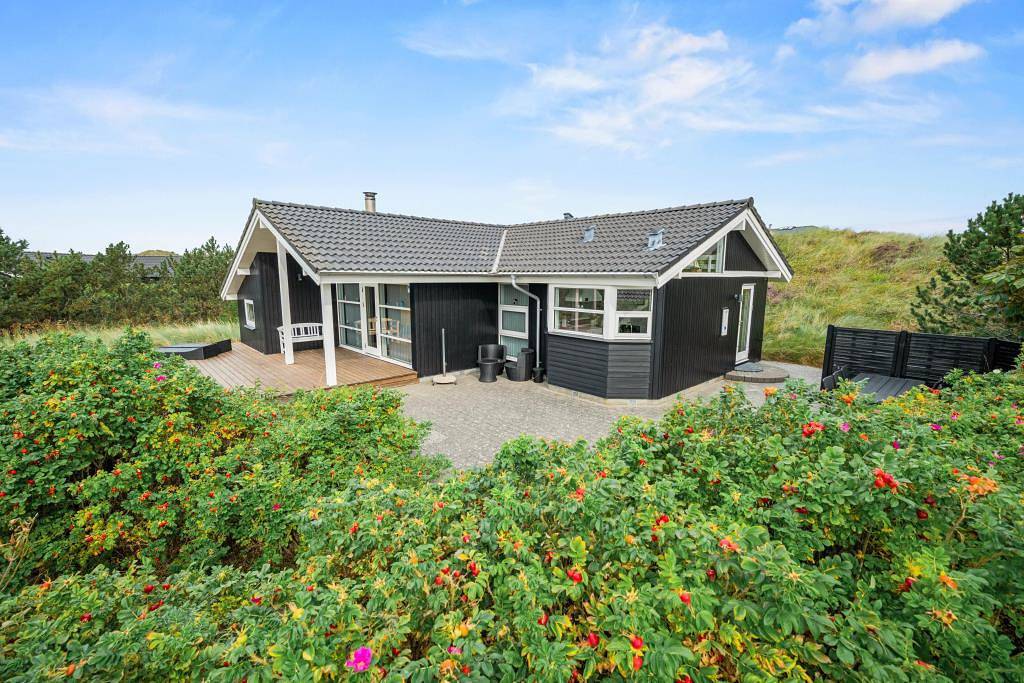 Lyst og imødekommende feriehus i Henne Strand, 500m fra havet in Henne, Varde Kommune