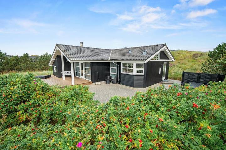Ferienhaus für 4 Personen, mit Balkon/Terrasse und Terrasse in Henne Strand