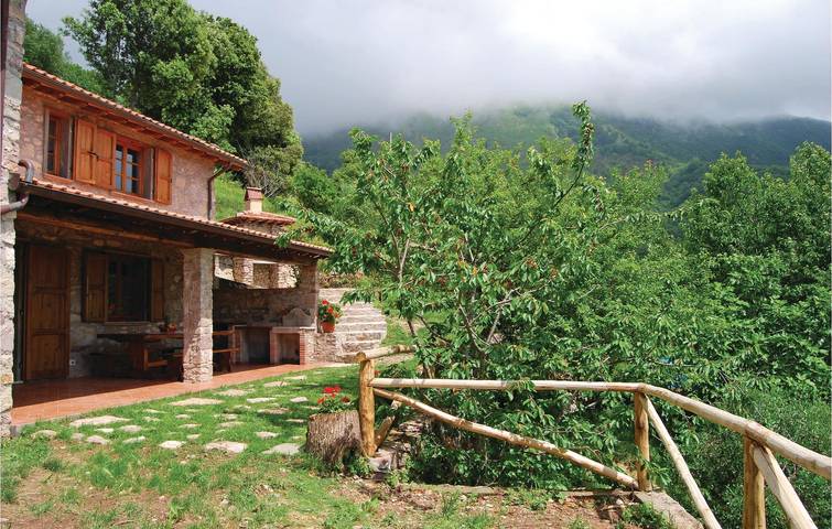 Location de vacances pour 4 personnes, avec piscine ainsi que terrasse et jardin, animaux acceptés à Camaiore - 2