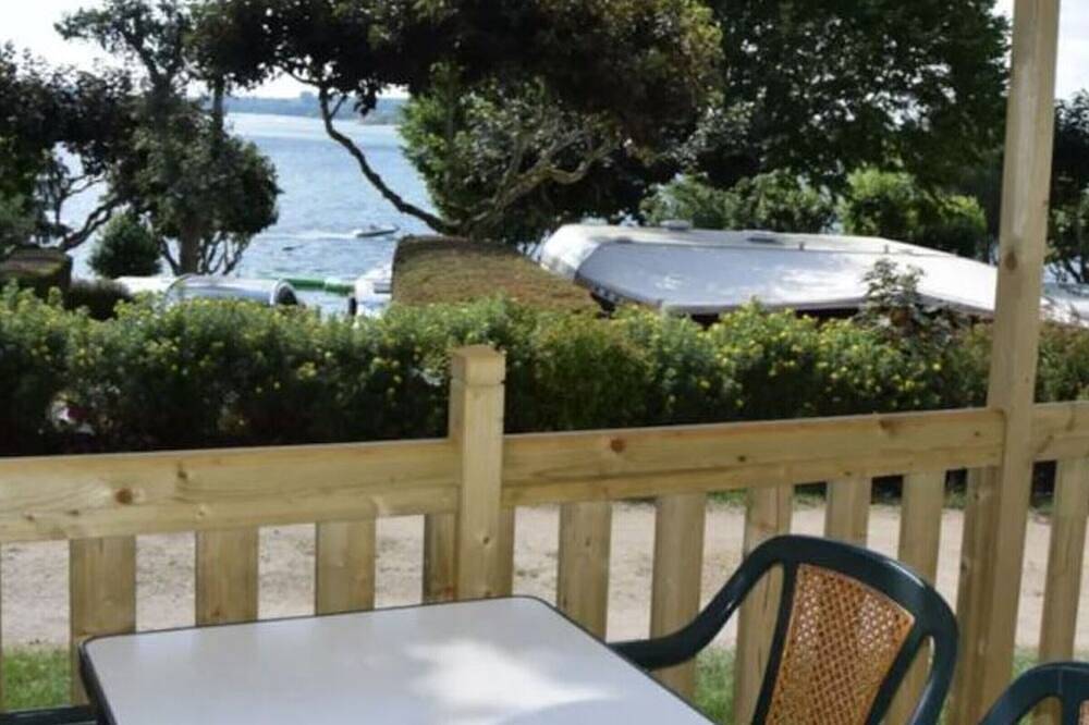 Cabaña con vista al lago y terraza, ideal para 5 personas in Salles-Curan, Lago de Pareloup