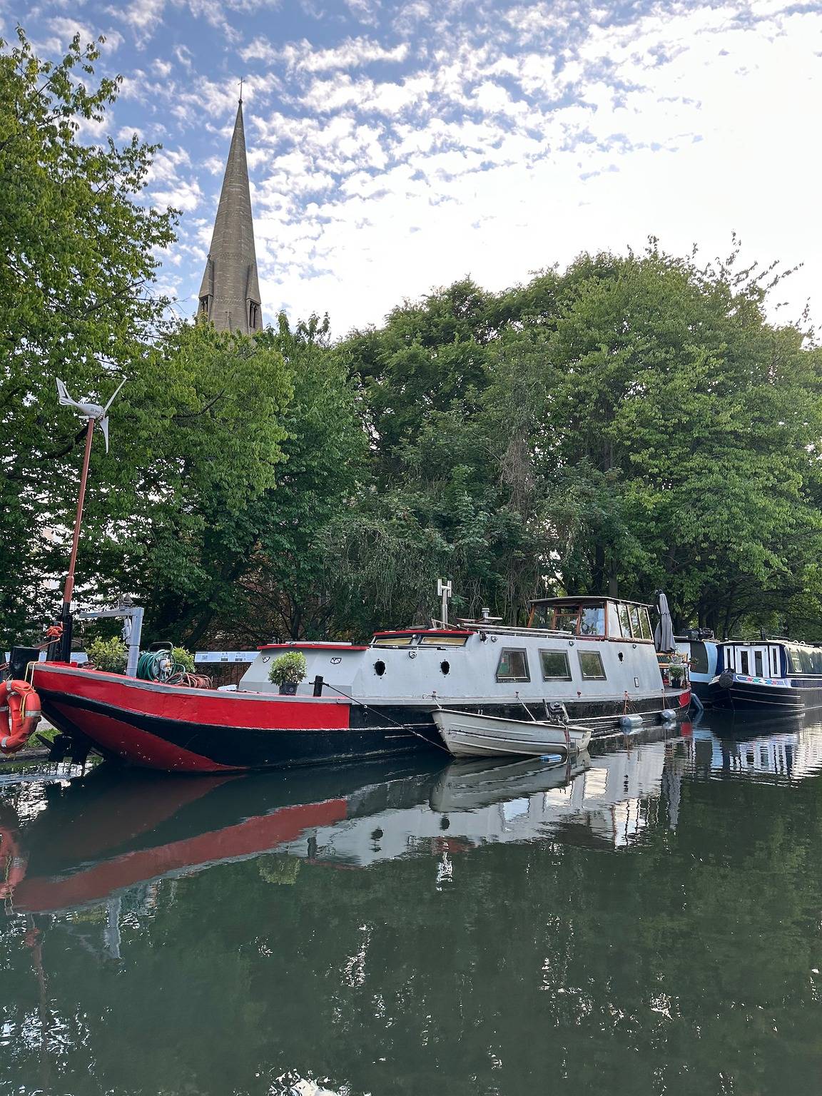 London Dutch Barge - Sleeps 3 & Cosy Fireplace in Λονδίνο, South East England