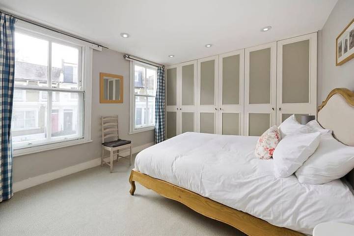 Fulham 4-Bed House & Garden, 5 Mins from Tube in Hammersmith e Fulham, Londra