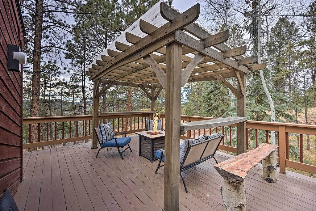 330760: Home w/ Hot Tub - 11 Mi to Rainbow Falls in Woodland Park, Teller County