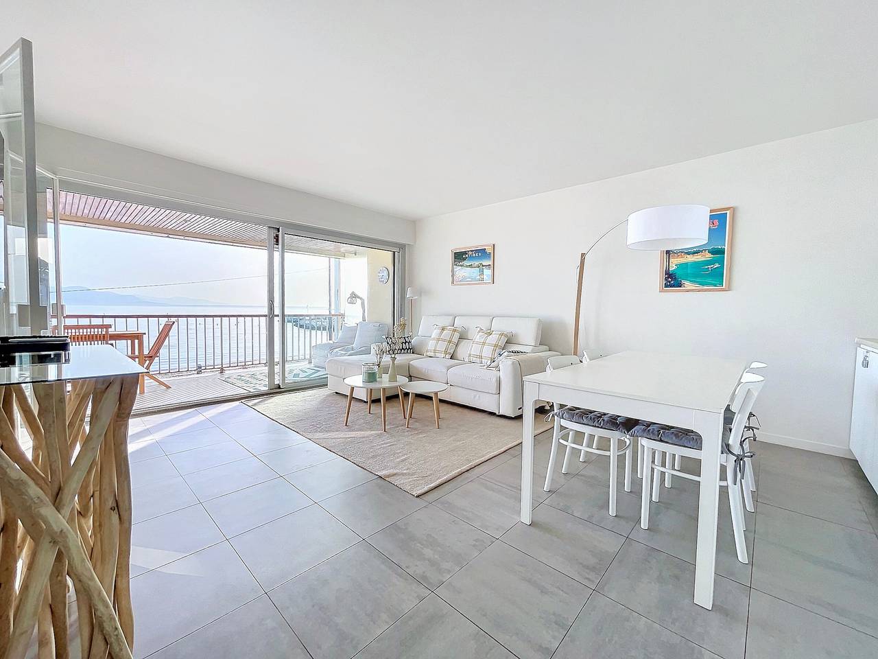 Apartamento entero, Apartamento climatizado frente al mar con terraza y parking en Antibes. in Antibes, Region de Cannes