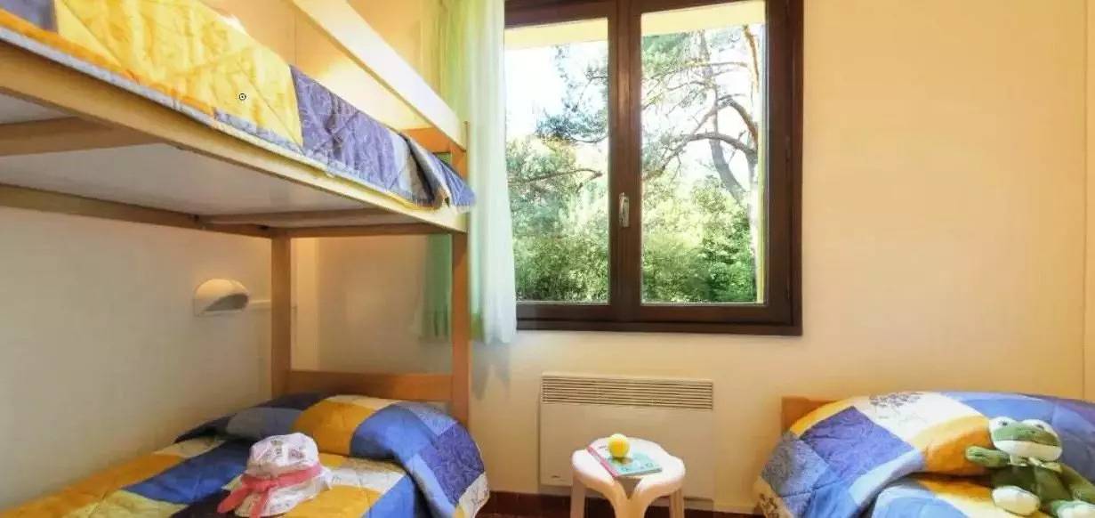 Appartement entier, 2 Pièces 5 Personnes 1 bébé in Neuvic, Région d'Ussel